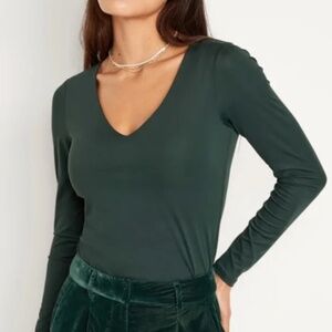 V neck emerald green soft & seamless long sleeve -NWOT